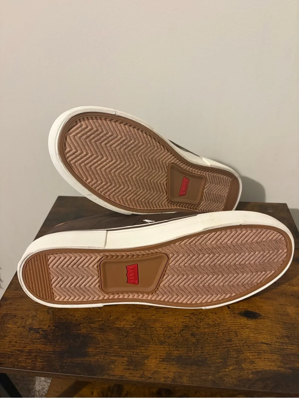Levi's Men's Dark Brown Low-Top Lace-Up Sneakers with White Sole